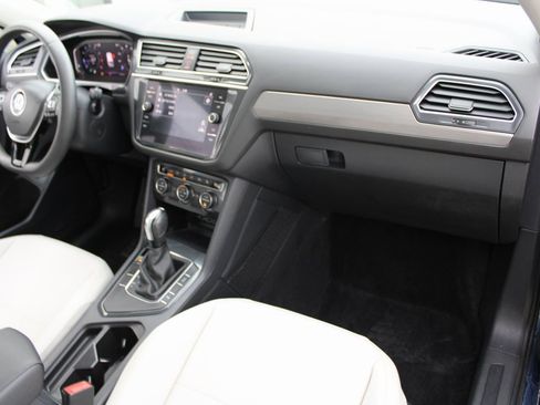 Certified 2020 Volkswagen Tiguan SEL image 28