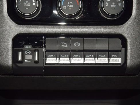 Used 2026 RAM 3500 Tradesman w/ Chrome Appearance Group AWD/4WD image 23