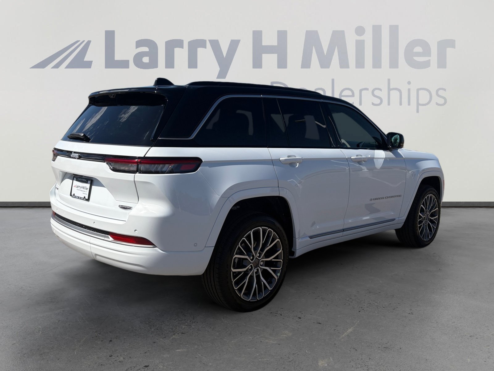 New 2026 Jeep Grand Cherokee Summit AWD/4WD image 6