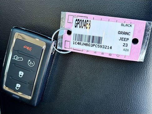 Used 2023 Jeep Grand Cherokee Limited image 38