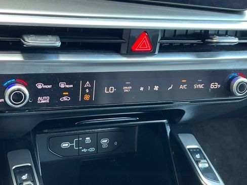 Used 2025 Kia Sorento EX AWD/4WD image 25