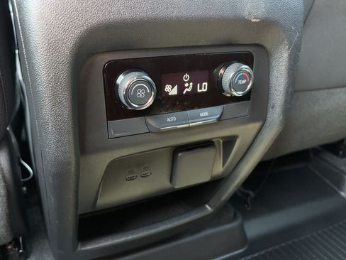 Used 2025 Chevrolet Traverse LT w/ Midnight/Sport Edition FWD image 24