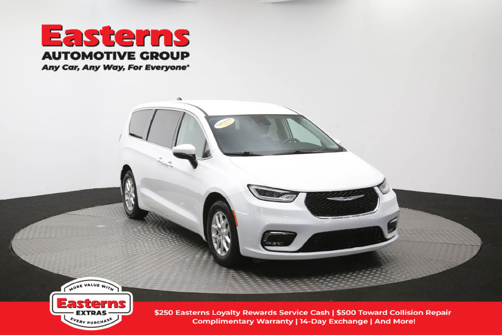 Used 2023 Chrysler Pacifica Touring-L FWD image 54