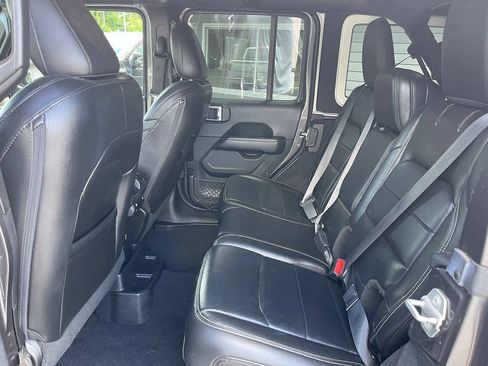 Used 2018 Jeep Wrangler Unlimited Sahara w/ Dual Top Group AWD/4WD image 22