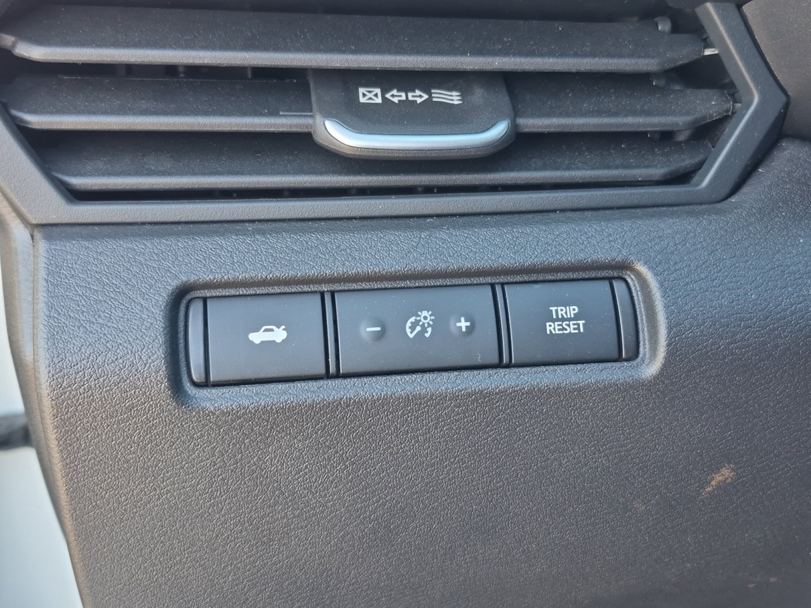 Used 2025 Nissan Altima 2.5 SV FWD image 34