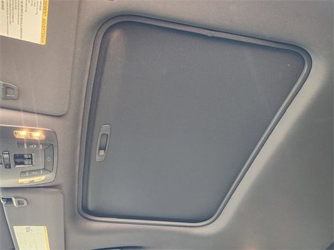 Used 2023 Toyota Sienna XLE Woodland Edition image 31