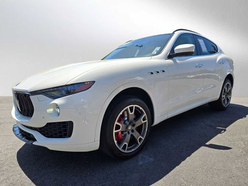 Used 2017 Maserati Levante S AWD/4WD image 7