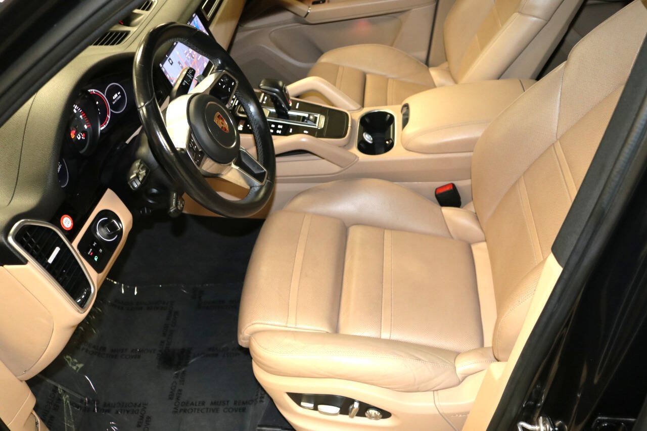 Used 2020 Porsche Cayenne Turbo AWD/4WD image 76