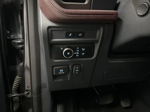 Used 2024 Ford Expedition Max Limited image 35