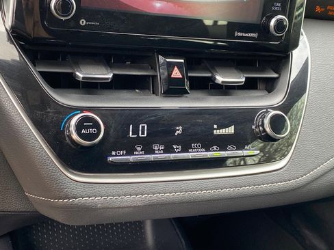 Used 2021 Toyota Corolla SE w/ Special Edition image 28