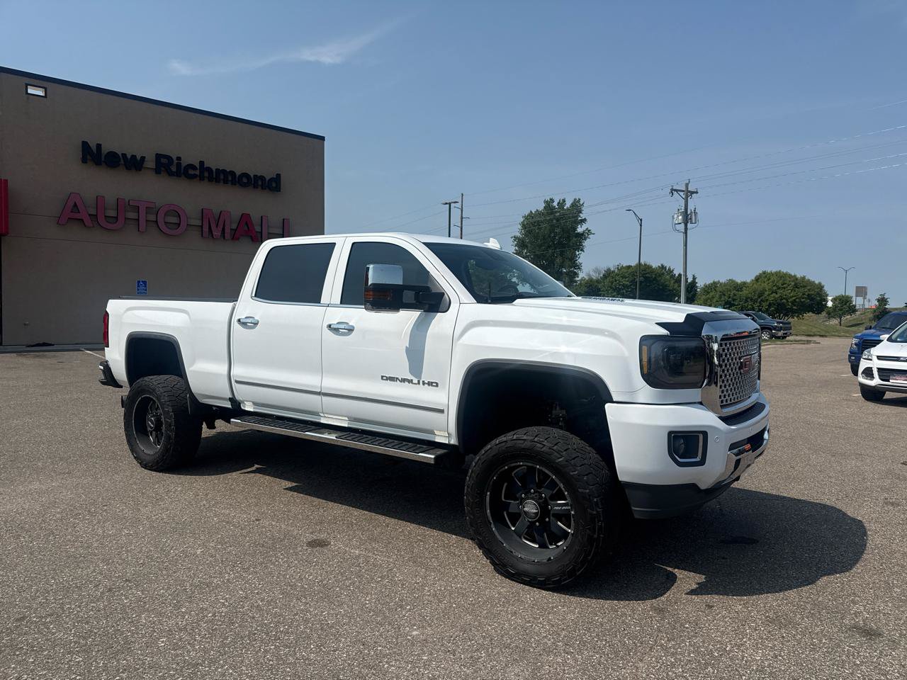 Used 2016 GMC Sierra 2500 Denali w/ Duramax Plus Package AWD/4WD image 7