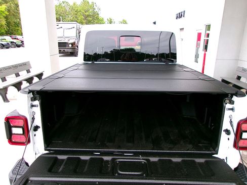 Used 2025 Jeep Gladiator Mojave w/ Safety Group AWD/4WD image 20
