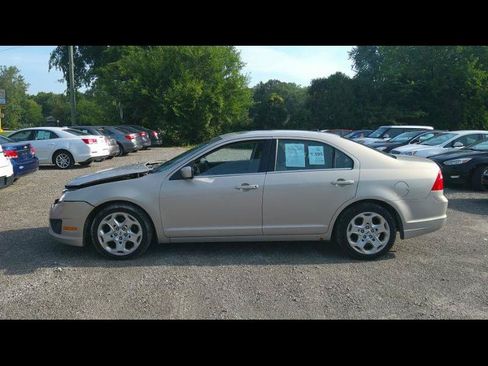 Used 2010 Ford Fusion SE FWD image 1