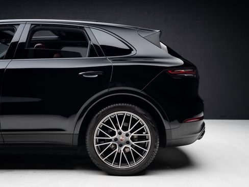 Used 2023 Porsche Cayenne S image 17