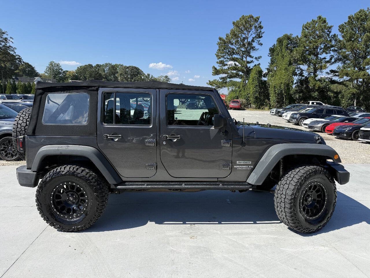 Used 2017 Jeep Wrangler Unlimited Sport w/ Max Tow Package AWD/4WD image 9