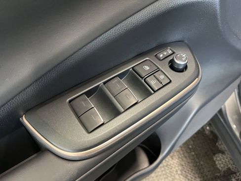 Used 2023 Toyota Crown XLE image 4