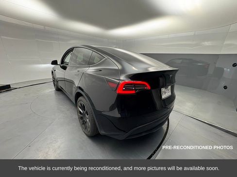 Used 2021 Tesla Model Y Long Range image 3