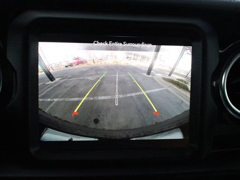 Used 2022 Jeep Wrangler Unlimited Sahara AWD/4WD image 32