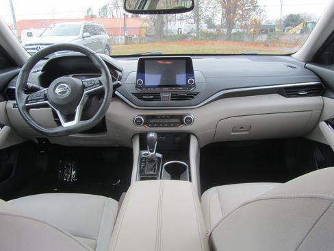Used 2020 Nissan Altima 2.5 SV image 13
