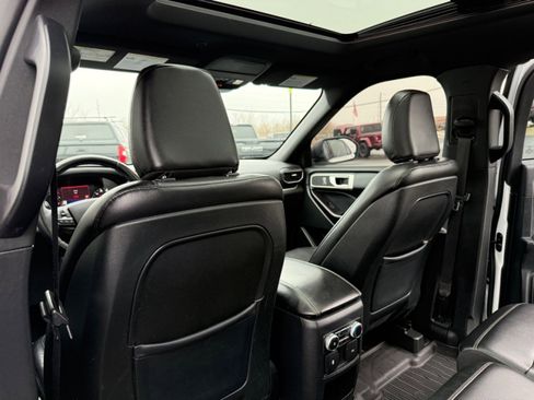 Used 2020 Ford Explorer XLT w/ Equipment Group 202A image 32