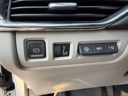 Used 2021 Cadillac XT4 Premium Luxury FWD image 15