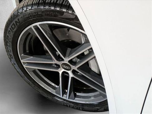 Used 2023 Audi Q5 e Prestige w/ Prestige Package image 10