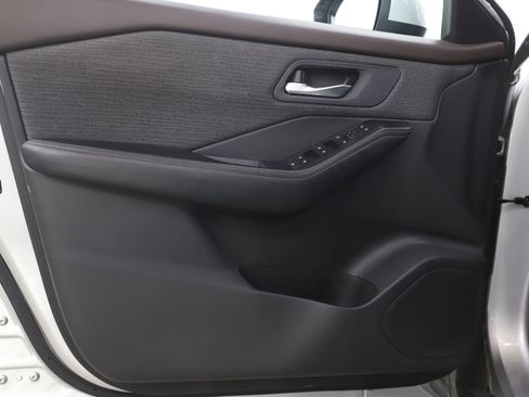 Used 2021 Nissan Rogue SV image 18