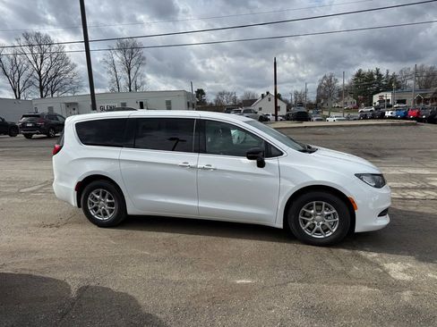 New 2026 Chrysler Voyager LX image 5