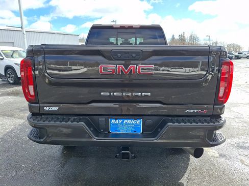 Used 2021 GMC Sierra 2500 AT4 w/ AT4 Preferred Package image 5