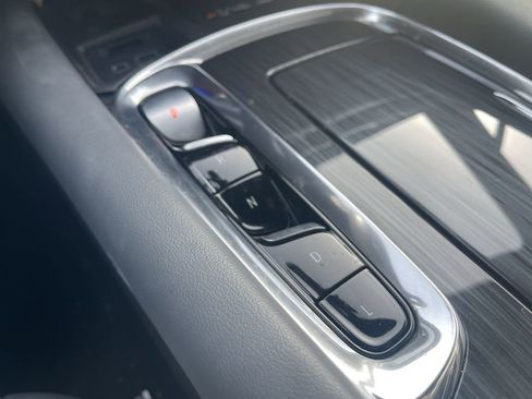 Used 2023 Buick Enclave Essence image 22