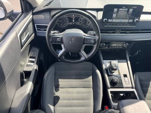 Used 2024 Mitsubishi Outlander SE image 18