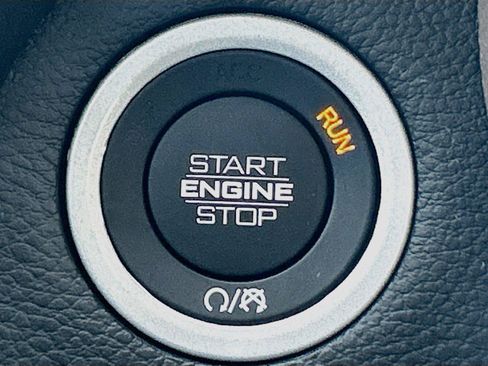 Used 2022 RAM 1500 Laramie AWD/4WD image 32