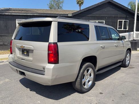 Used 2017 Chevrolet Suburban LT image 8