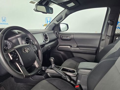 Used 2023 Toyota Tacoma TRD Sport image 9