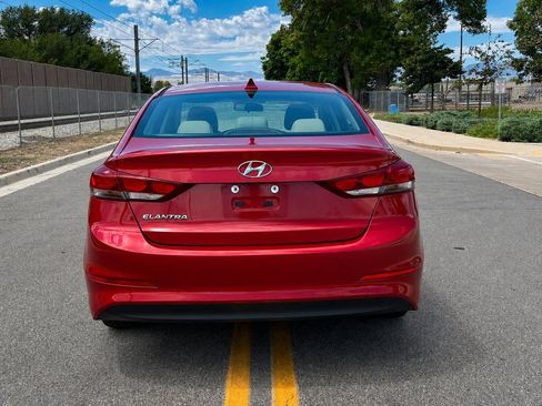Used 2017 Hyundai Elantra SE FWD image 4