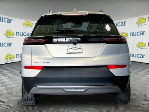 Used 2023 Chevrolet Bolt EUV LT w/ Convenience Package FWD image 5