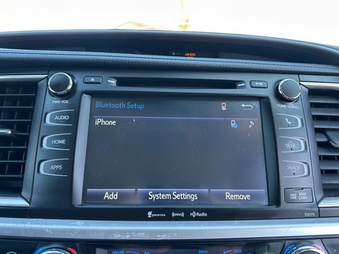 Used 2017 Toyota Highlander XLE AWD/4WD image 35