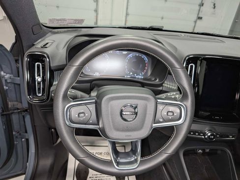 Used 2021 Volvo XC40 T5 R-Design w/ Advanced Package image 37