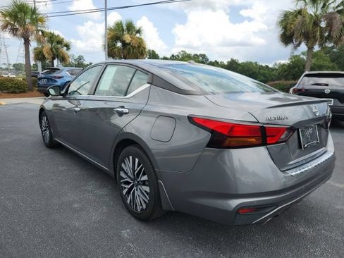 Used 2023 Nissan Altima 2.5 SV w/ SV Premium Package FWD image 9