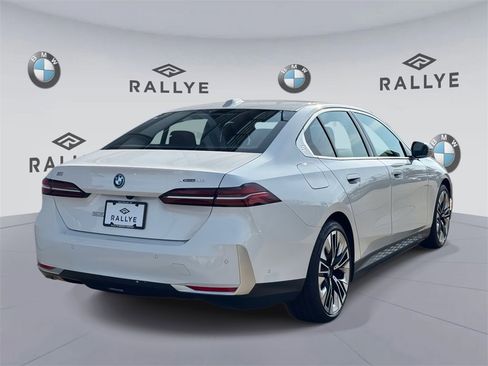 Certified 2025 BMW i5 xDrive40 w/ Premium Package image 4