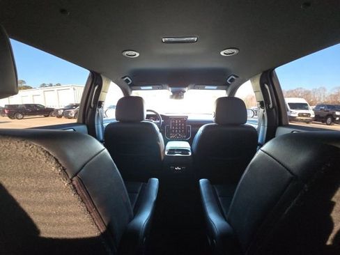 Used 2024 GMC Acadia Elevation image 17