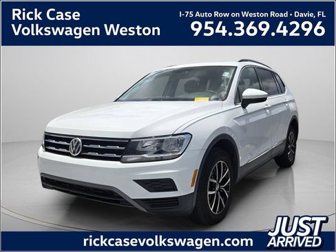 Certified 2021 Volkswagen Tiguan SE w/ Panoramic Sunroof Package FWD image 1