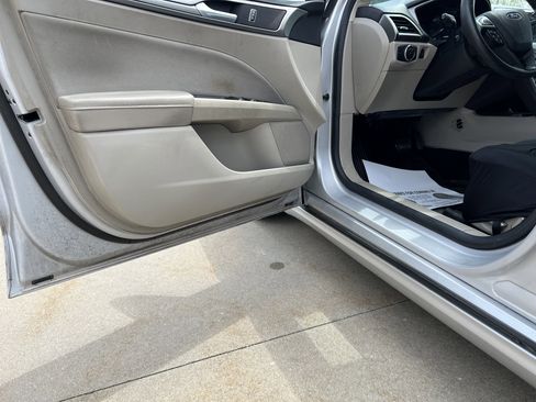 Used 2018 Ford Fusion SE FWD image 36