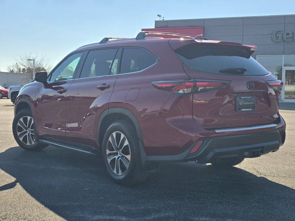 Used 2024 Toyota Highlander XLE AWD/4WD image 14