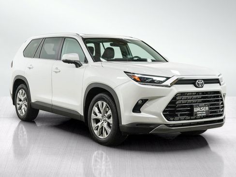 Used 2026 Toyota Grand Highlander AWD image 7