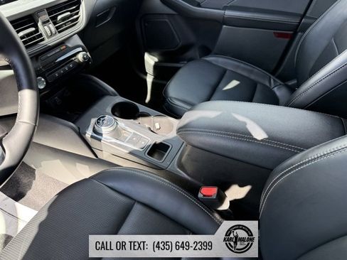 Used 2025 Ford Escape Platinum image 21