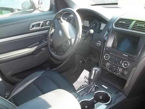 Used 2018 Ford Explorer XLT w/ Equipment Group 202A AWD/4WD image 5
