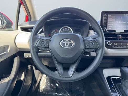Used 2021 Toyota Corolla LE image 12