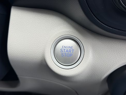 Used 2023 Hyundai Venue Limited FWD image 12