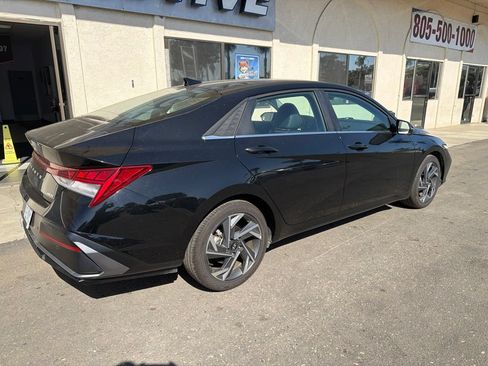 Used 2024 Hyundai Elantra Limited FWD image 2